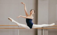 小姐姐跳芭蕾舞吊床视频,吊床上的优雅演绎